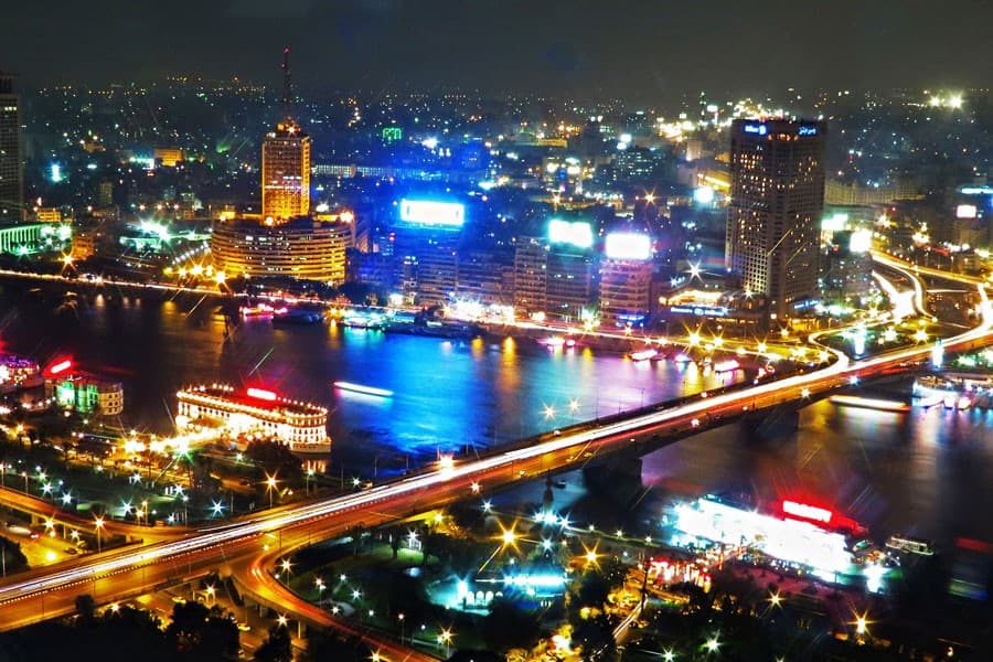 Cairo a Noite do Alto da Montanha