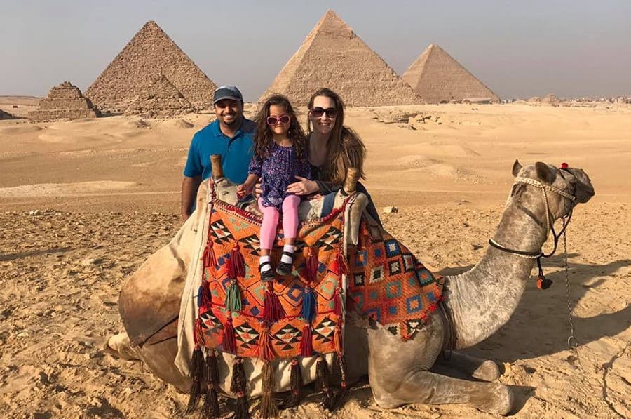 Piramides de Giza, Esfinge e Nilo no Cairo a partir do Porto de Alexandria