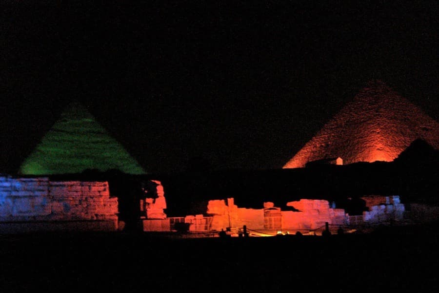 Espetáculo de Som e Luz nas Pirâmides de Gizé