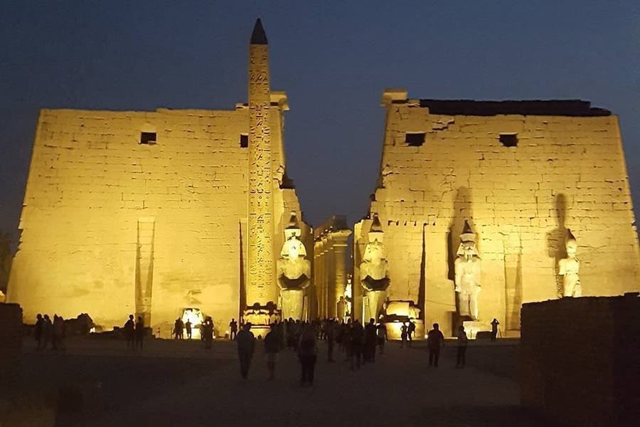Espetáculo de Som e Luz no Templo de Karnak em Luxor