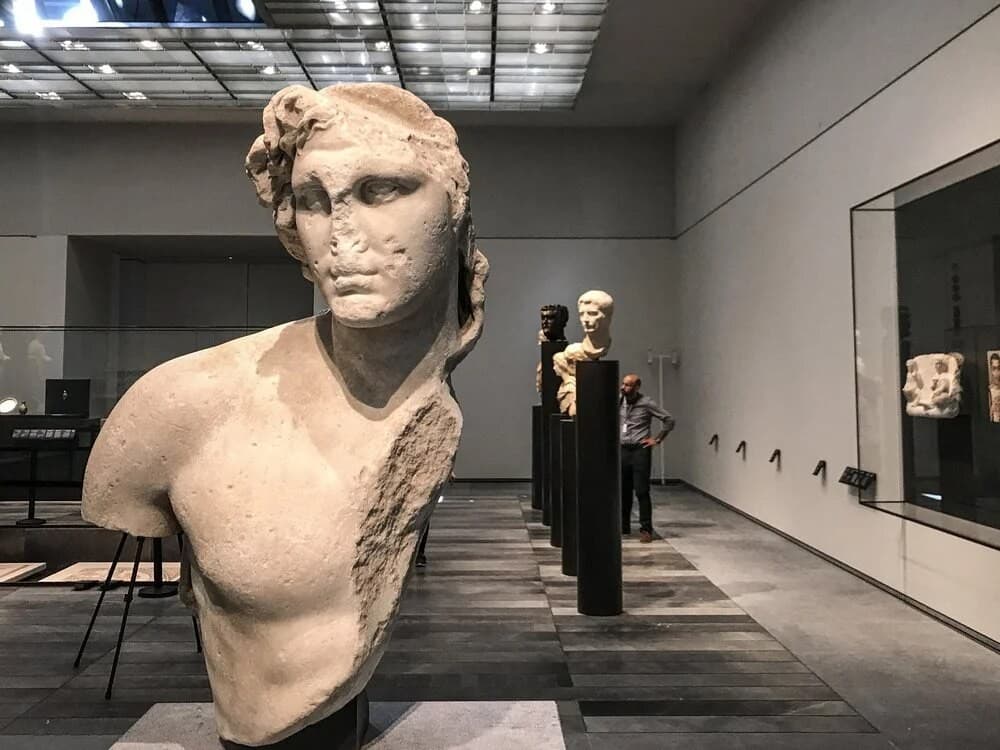 Abu Dhabi com o Museu do Louvre