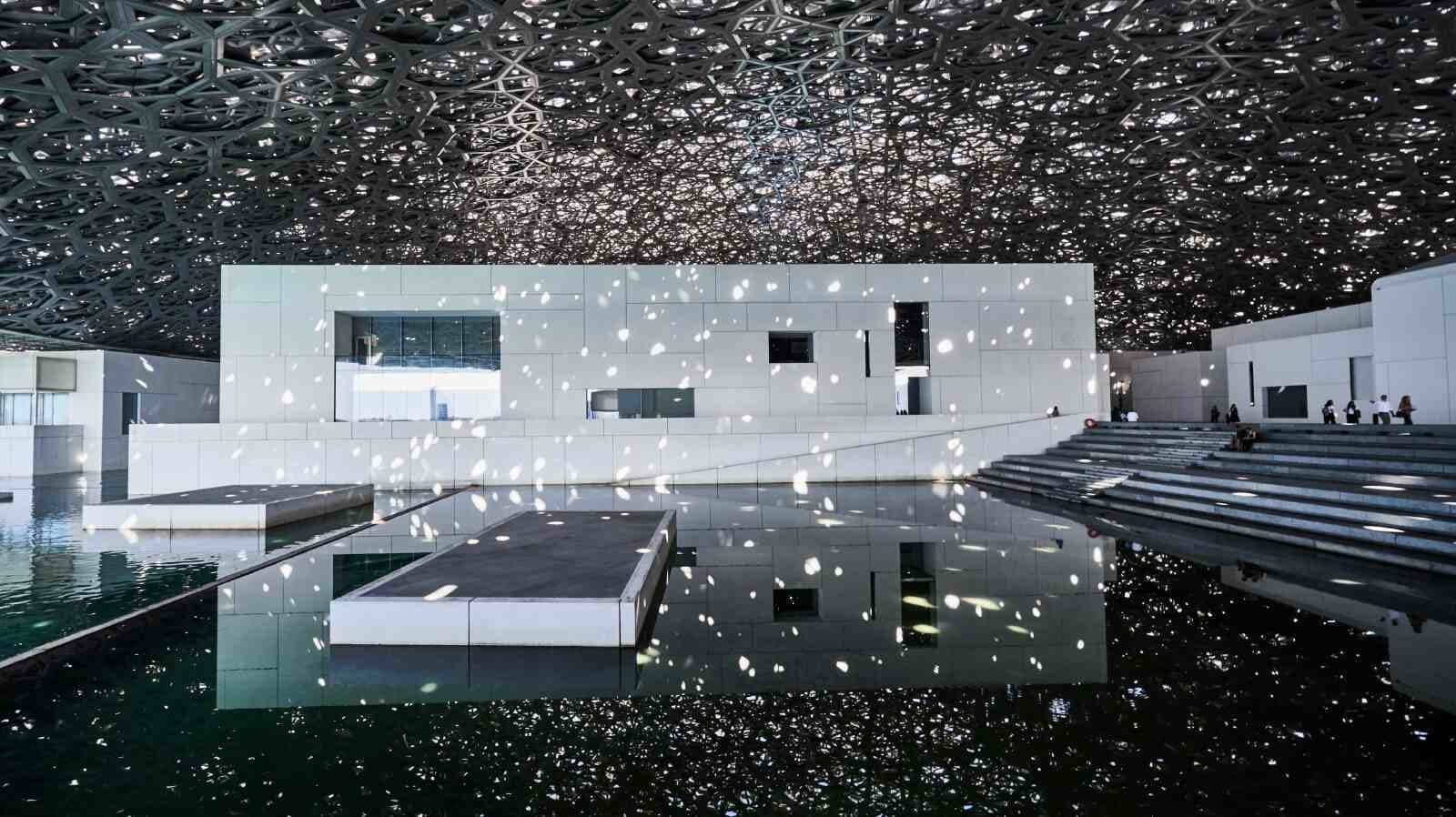 Abu Dhabi com o Museu do Louvre