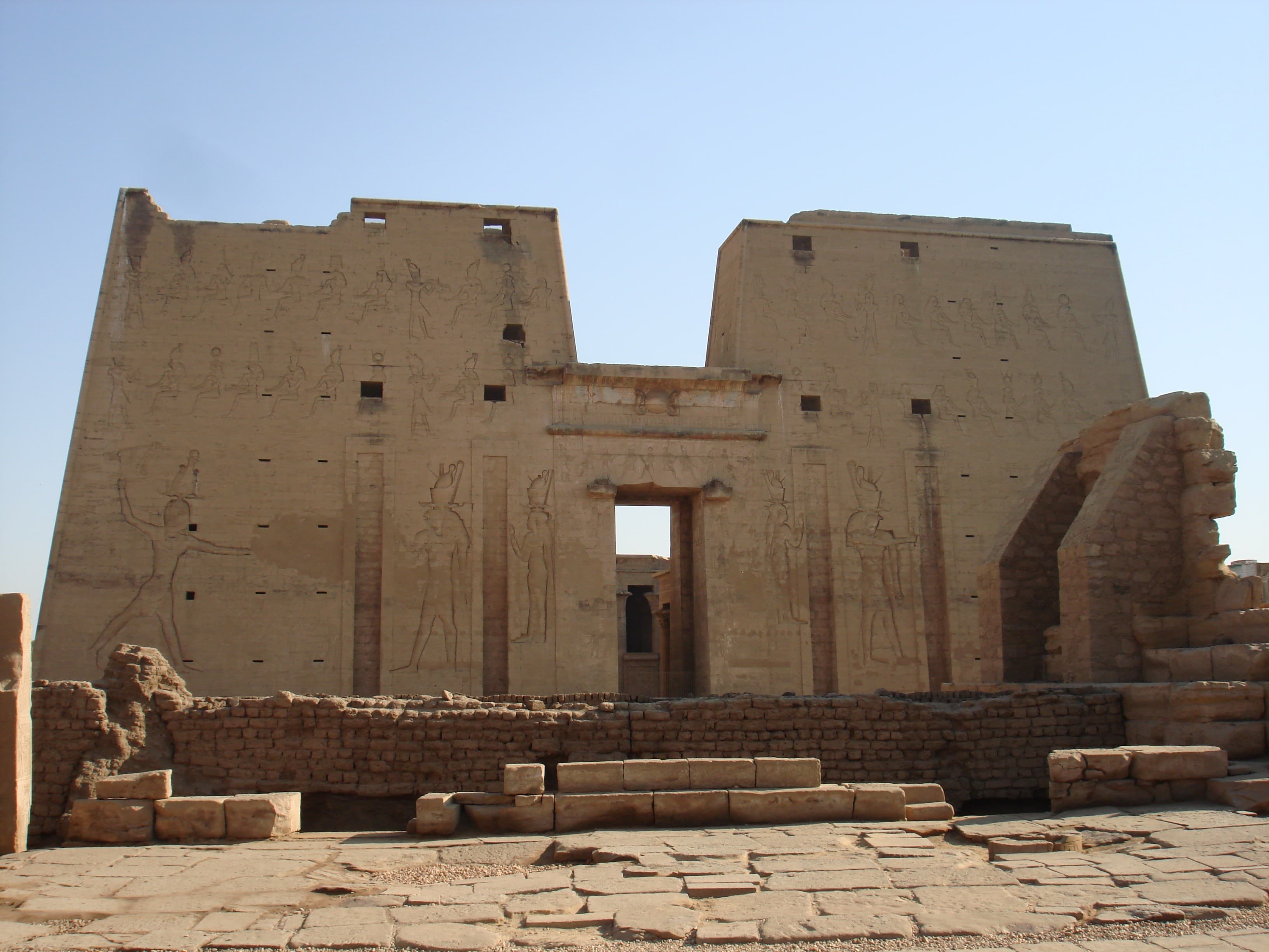 Luxor (Túmulos dos Nobres, Templo de Ramesseum, Templo de Medinet Habu e Deir el-Medina)