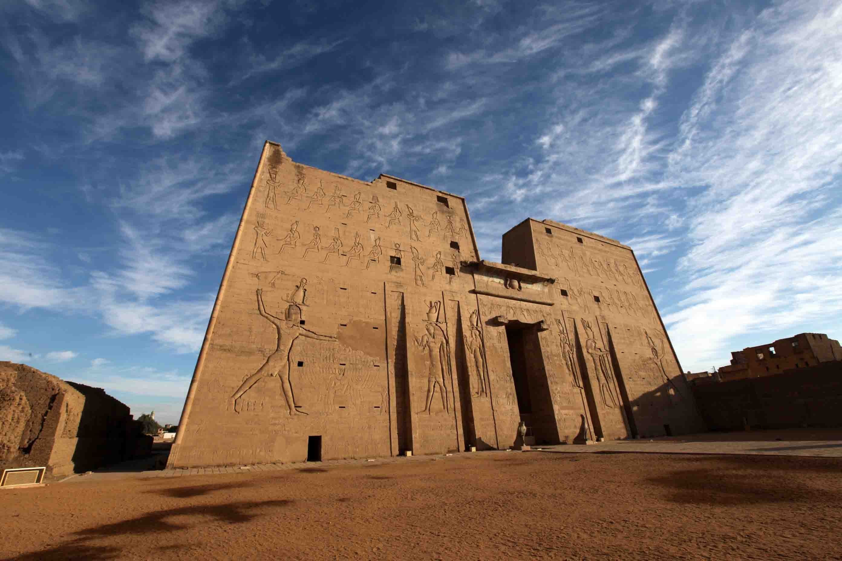 Luxor (Túmulos dos Nobres, Templo de Ramesseum, Templo de Medinet Habu e Deir el-Medina)