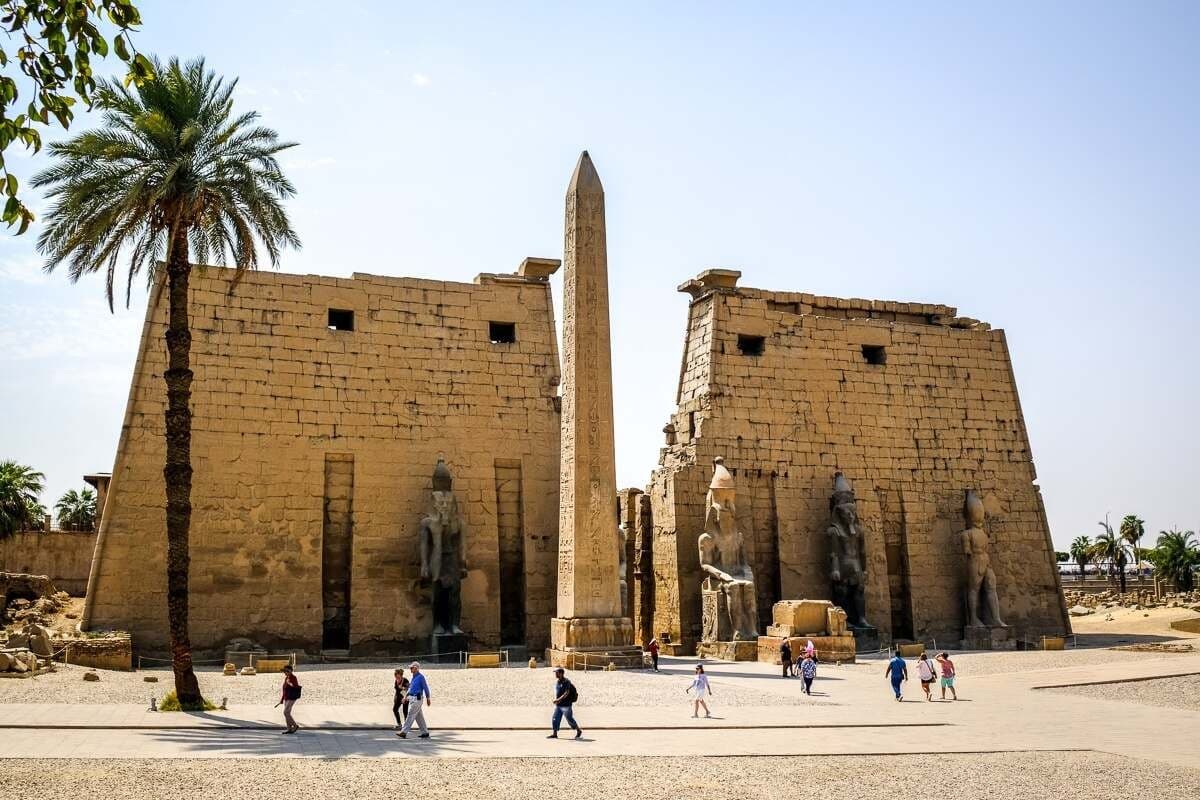 Luxor (Túmulos dos Nobres, Templo de Ramesseum, Templo de Medinet Habu e Deir el-Medina)