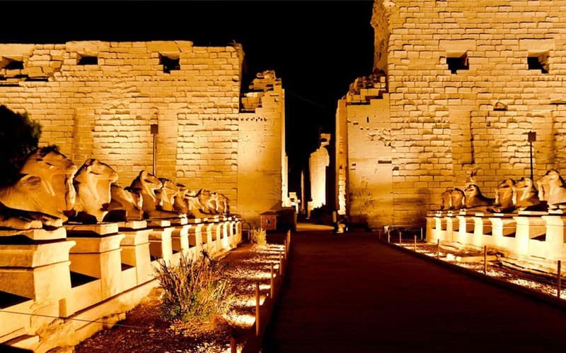 Excursao ao Espetaculo de Luz e Som de Karnak com Traslado Privativo