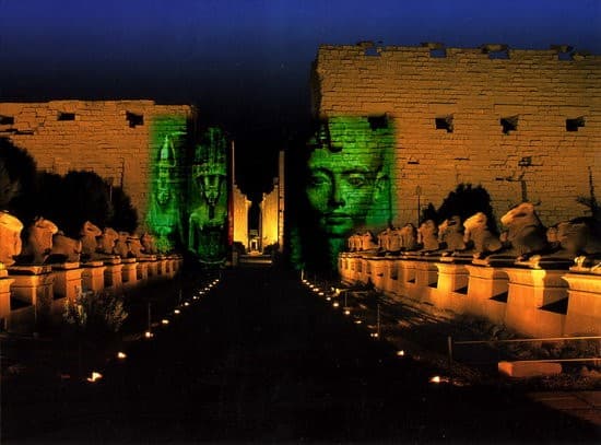 Excursao ao Espetaculo de Luz e Som de Karnak com Traslado Privativo