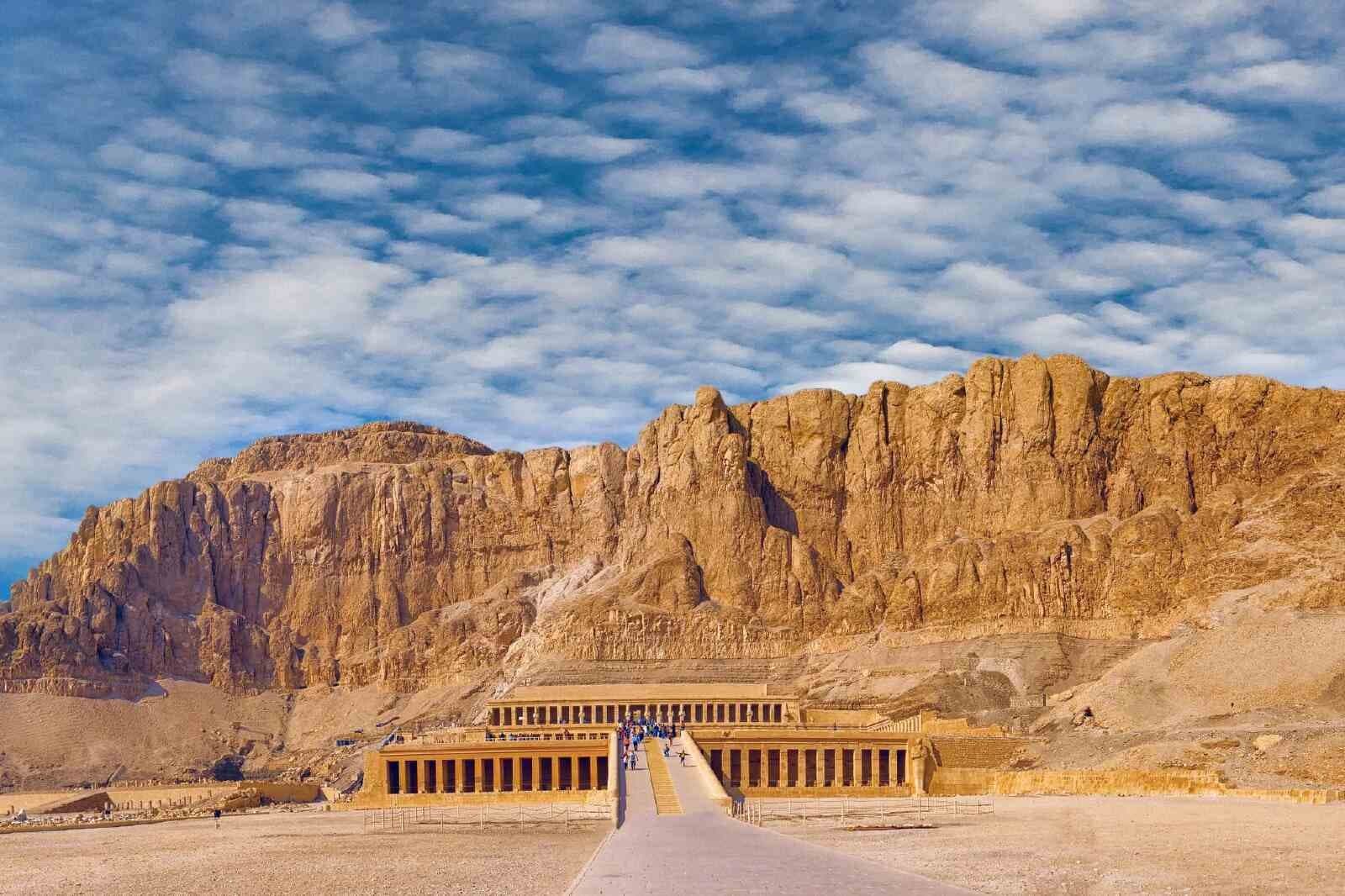 Transfer di arrivo alla stazione ferroviaria di Luxor