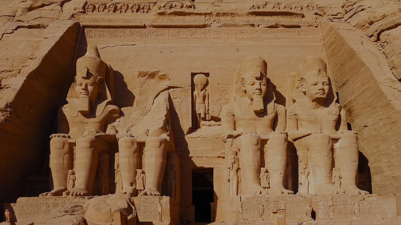 Tour di un giorno ai templi di Abu Simbel da Assuan in autobus