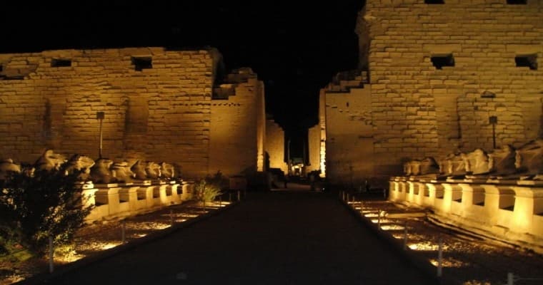 Espetáculo de Som e Luz no Templo de Karnak em Luxor
