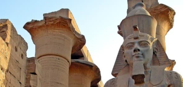 Escursione di un giorno alla riva occidentale e orientale di Luxor dall'aeroporto internazionale di Luxor