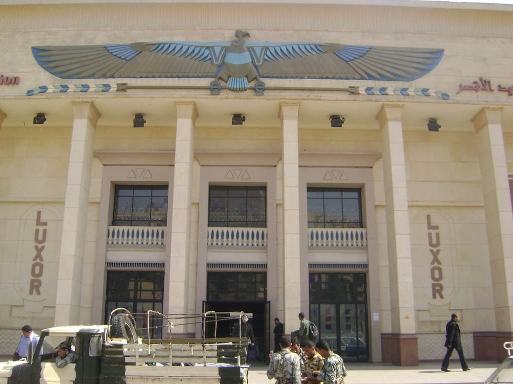 Transfer di arrivo alla stazione ferroviaria di Luxor